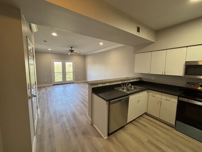 Building Photo - 3102 Kings Rd