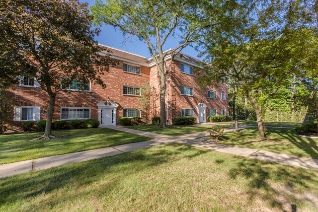 Building Photo - 6878 W Touhy Ave