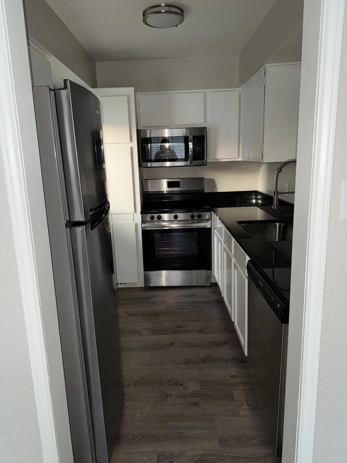 Building Photo - 211 Shrum Ct