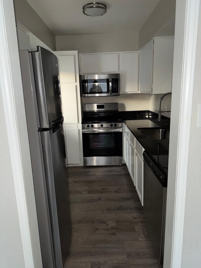 Building Photo - 211 Shrum Ct