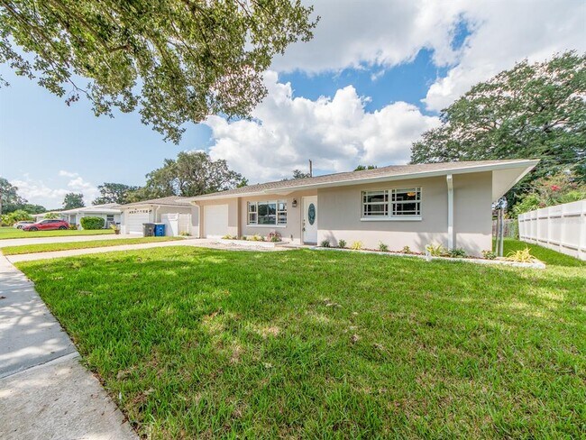 Building Photo - 682 Druid Park Dr W