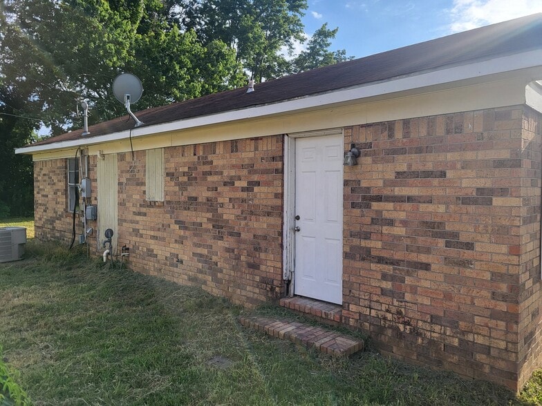 Building Photo - 104 Cottonwood Ave