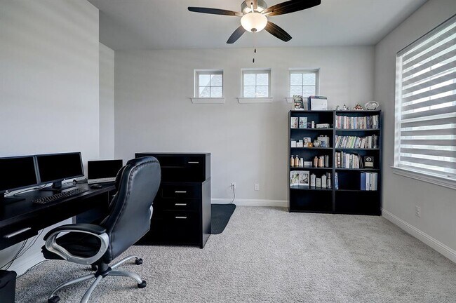 Building Photo - 142 Sunray Creek Dr