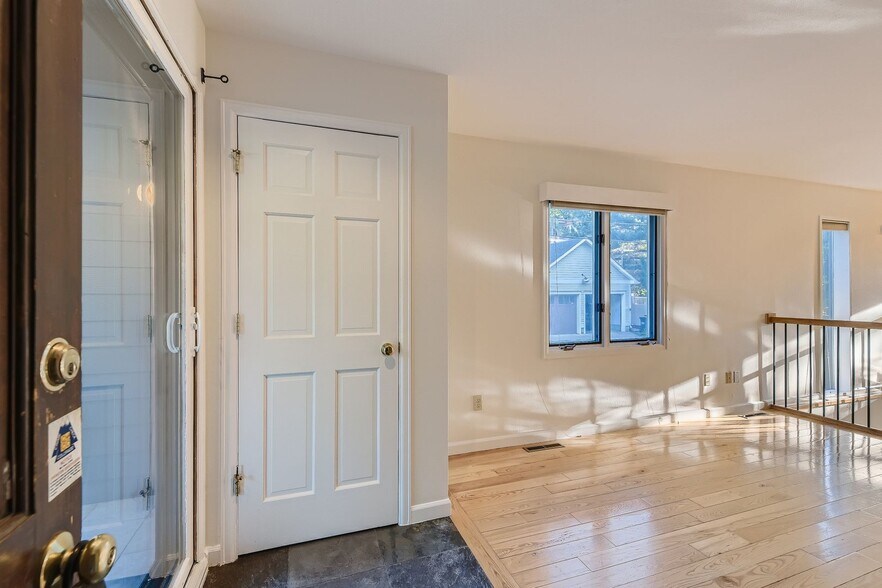 Building Photo - 2020 5th St