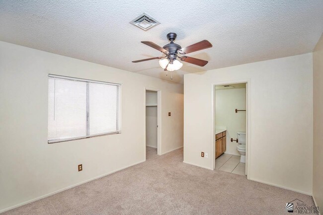 Building Photo - 1414 W Santa Maria Way