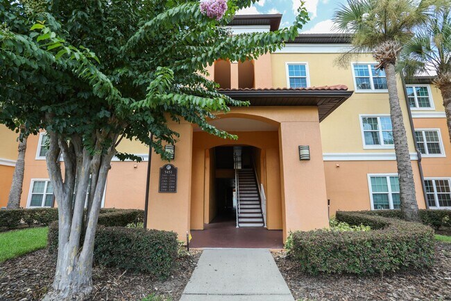 Building Photo - 5451 Vineland Rd