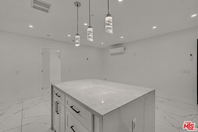 Building Photo - 4334 1/2 Sepulveda Blvd