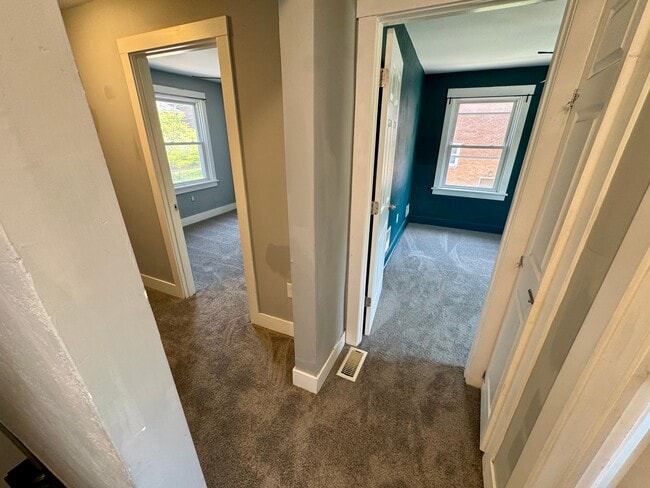 Building Photo - Open Concept 3 Bed 1.5 Bath in Swissville!
