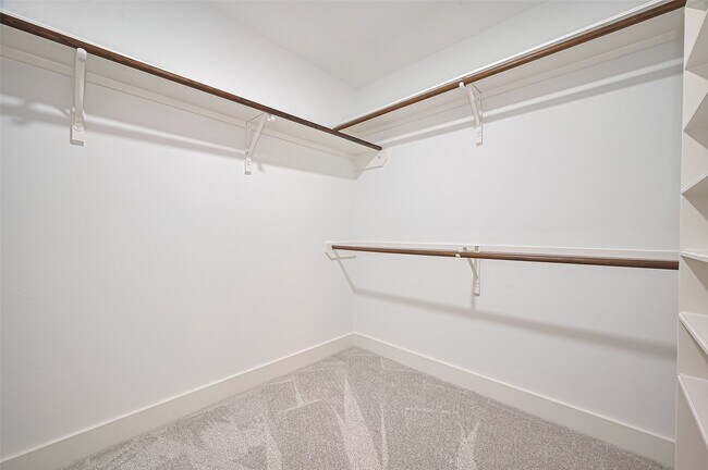 Building Photo - 5615 Haven Point Dr