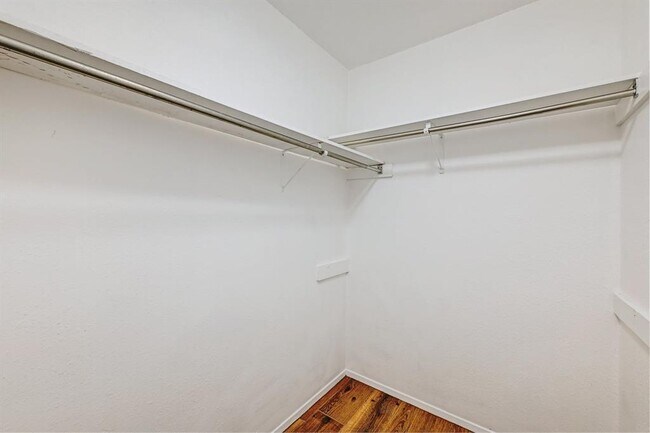 Building Photo - 9403 Longvale Dr