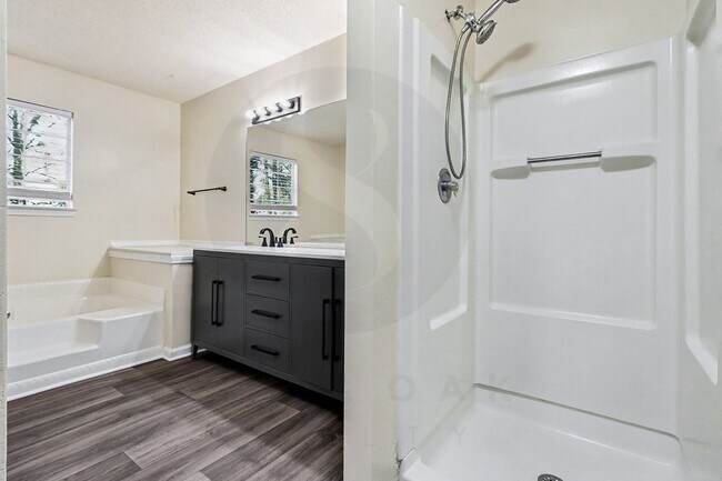 Building Photo - 3BR/2BA on Full Basement in Jonesboro