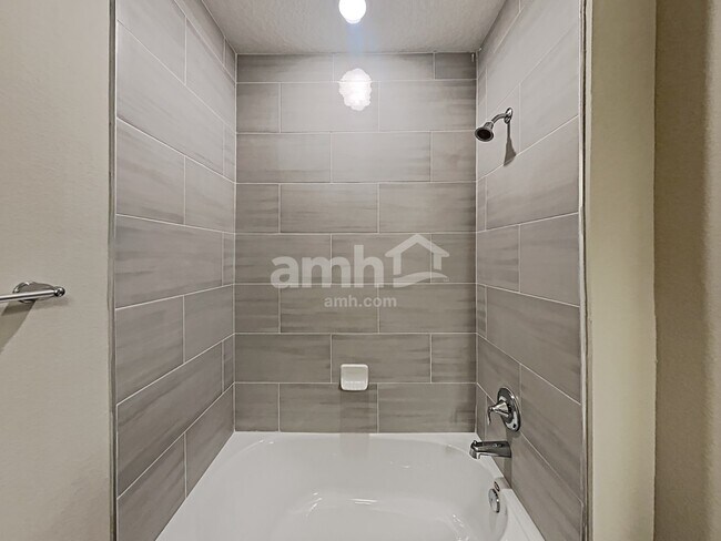 Building Photo - 204 Hemlock Pt