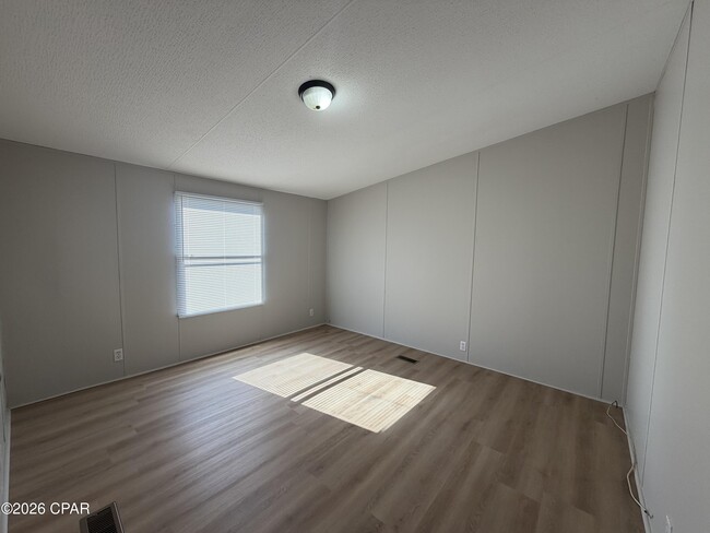 Building Photo - 4013 W 24th Ct