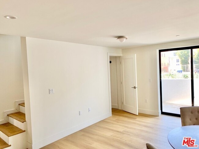 Building Photo - 1822 Overland Ave