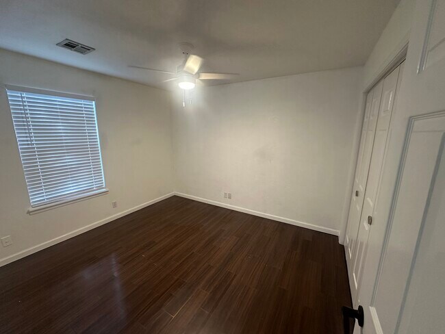 Building Photo - 9322 E 92nd St S