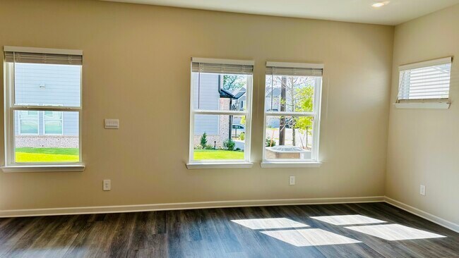 Building Photo - 690 Gabby Pt SW