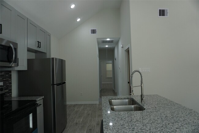 Building Photo - 9864 Arbor Oak
