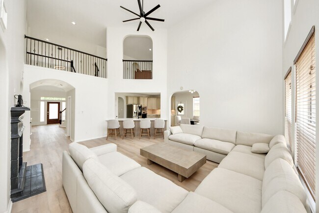 Building Photo - 527 Little River Ct