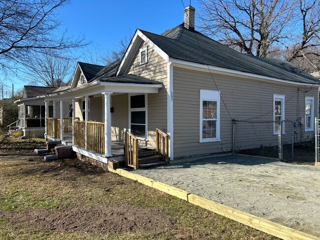 Building Photo - 2 Bedroom Home Near Plaza Midwood!