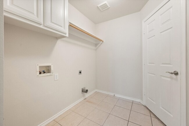 Building Photo - 6103 Sea Island Trail