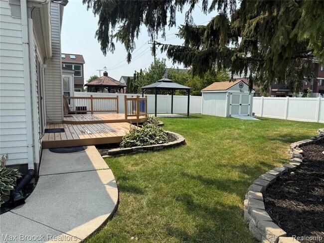 Building Photo - 35865 Ashford Dr