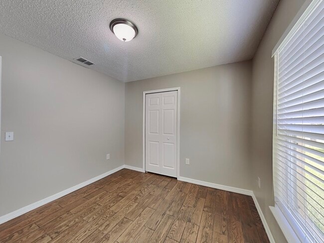 Building Photo - 6879 Belmar Dr