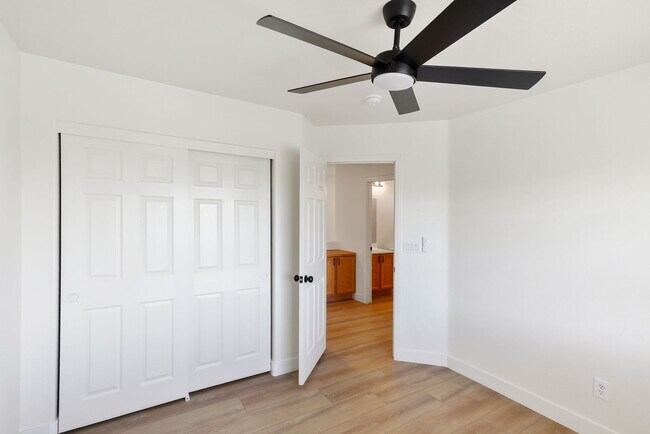 Building Photo - 5870 Lustrous Ct