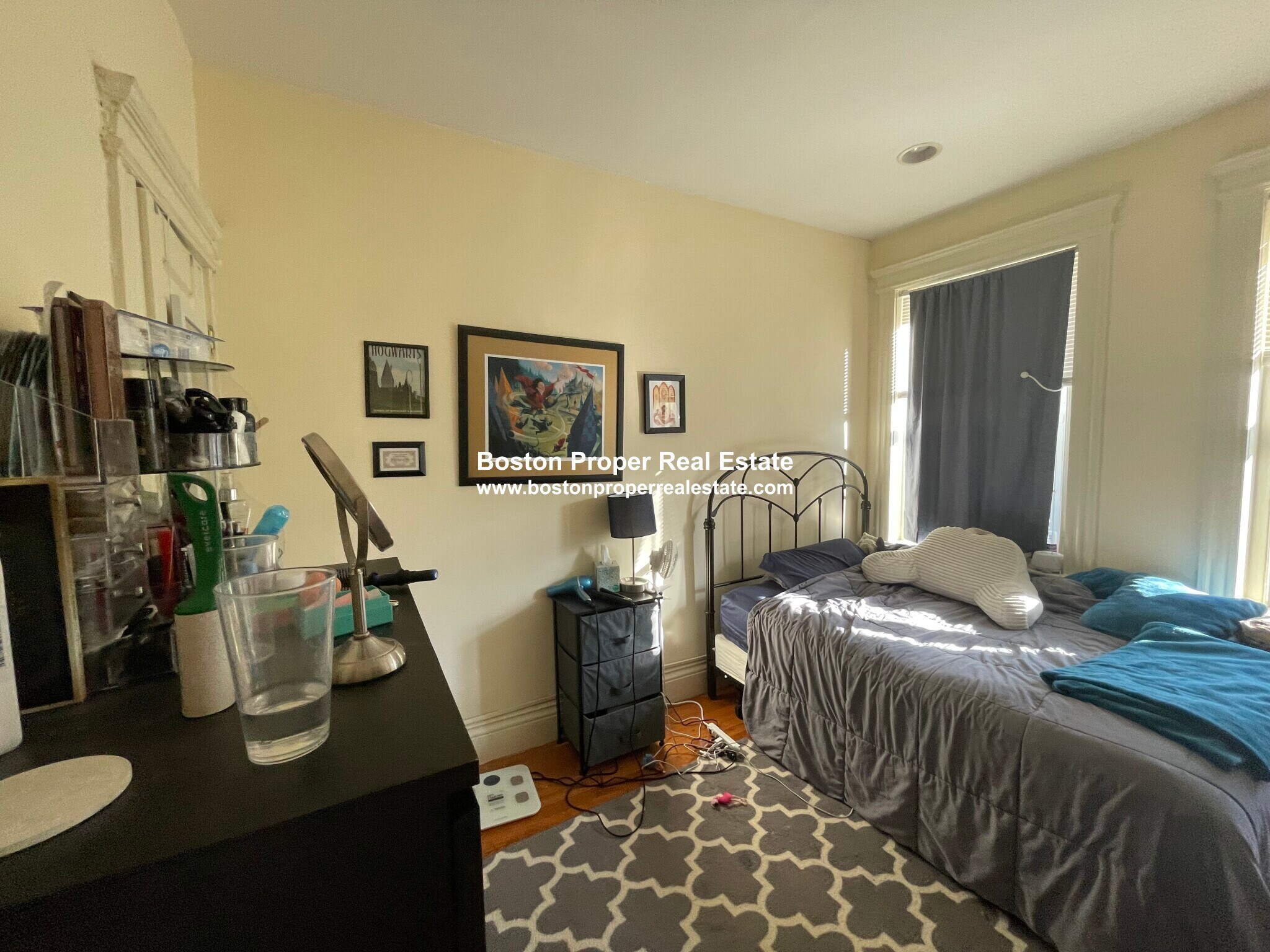 Building Photo - 100 Queensberry St