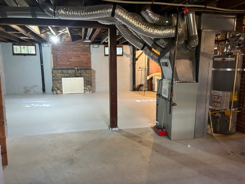 Basement - 4407 SE Tibbetts St