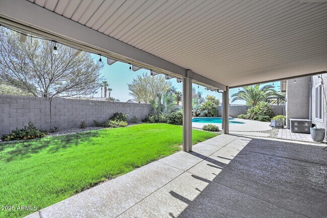 Building Photo - 18203 N 85th Dr