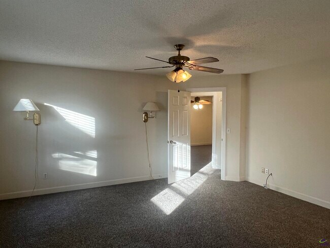 Building Photo - 115 Wedgewood Ct