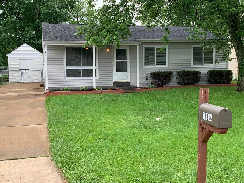 Front of house, detached shed, front landscaping - 11934 Holly Brook Dr