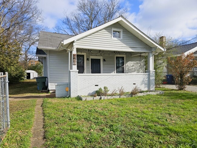 Building Photo - 1909 Bennett Ave