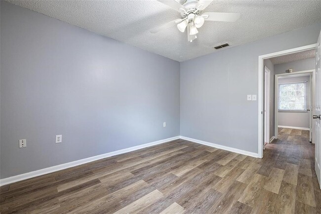 Building Photo - 6211 Oak Cluster Cir