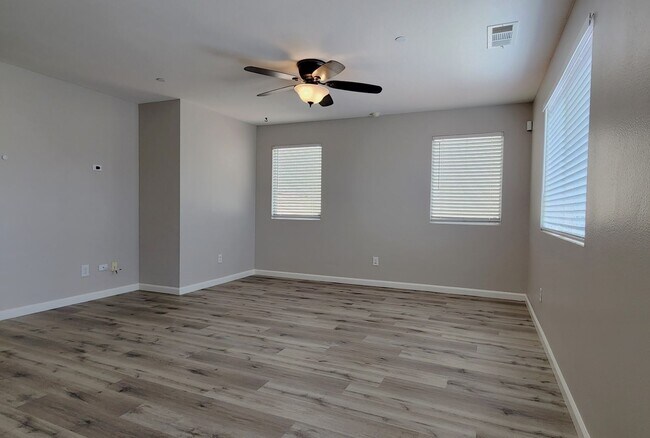 Building Photo - Canyon Hills 2 Story, 4BD, 2.5BA Lake Elsi...
