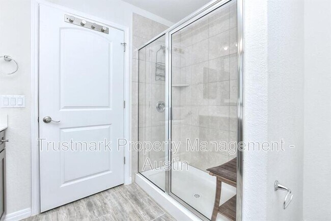 Building Photo - 220 Comal Ln