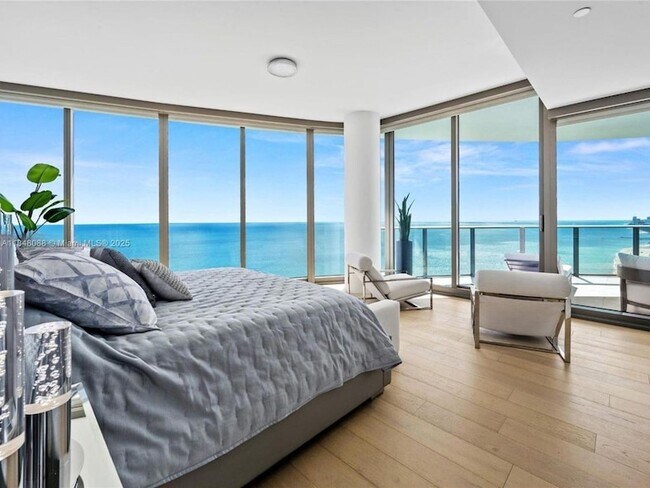 Building Photo - 15701 Collins Ave