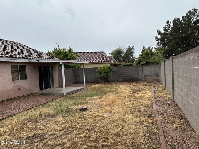 Building Photo - 1006 S Slater Cir