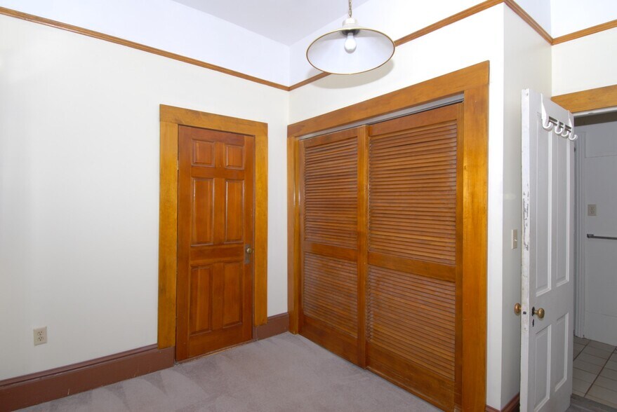 Building Photo - 1024 N Corona St