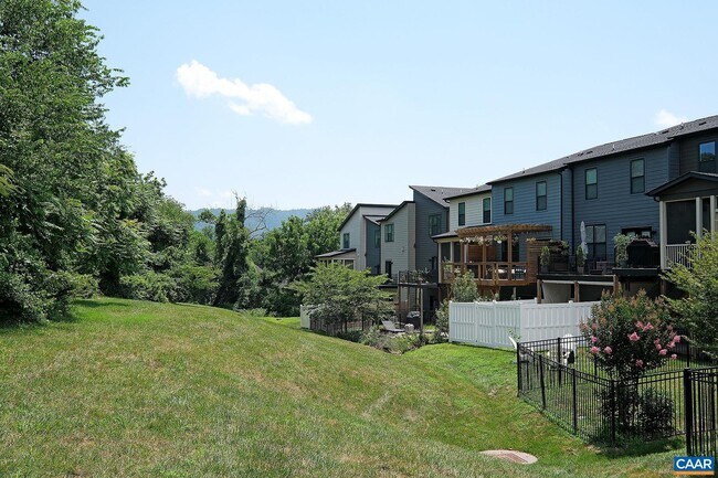 Building Photo - 140 Junction Ln