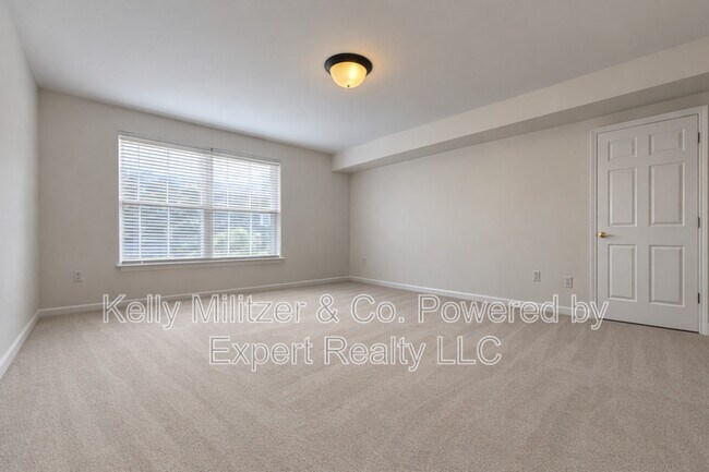 Building Photo - 406 S Church St