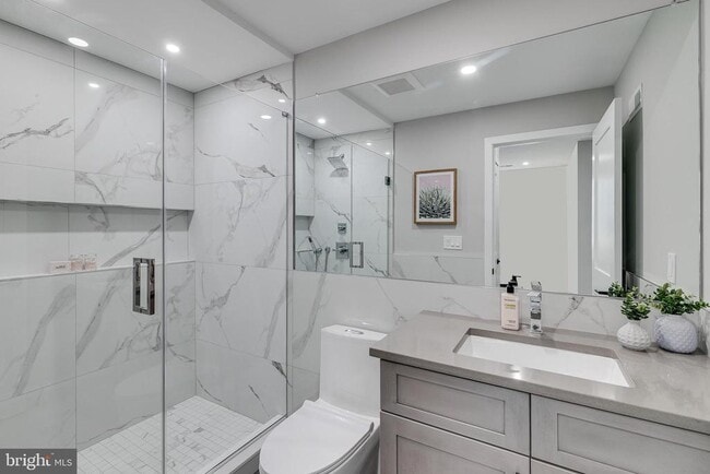 Building Photo - 752 S 16th St