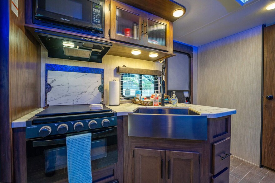 Building Photo - 1905 W St Louis St