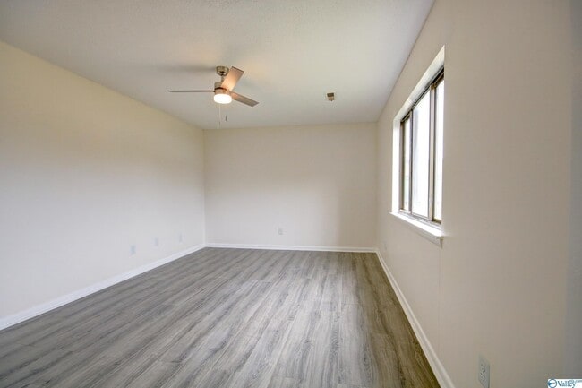 Building Photo - 2225 Golf Rd SW