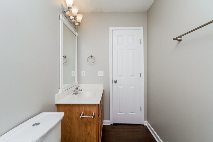 Building Photo - 1609 London Gardens Ct
