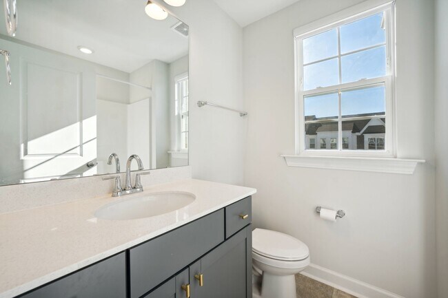Building Photo - 268 Pansy Pk