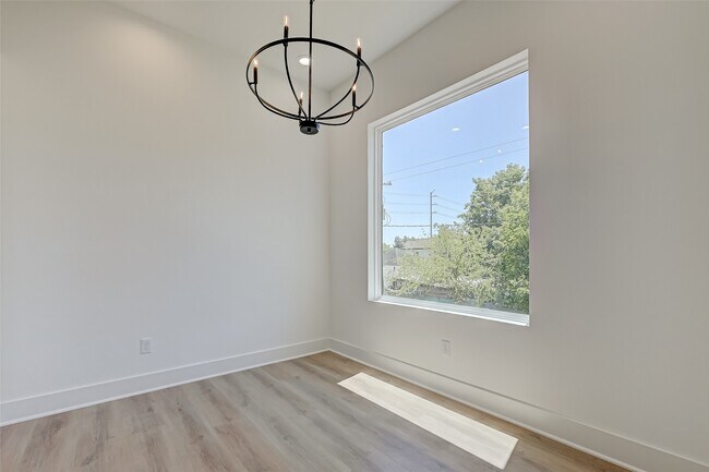Building Photo - 2502 Gano St