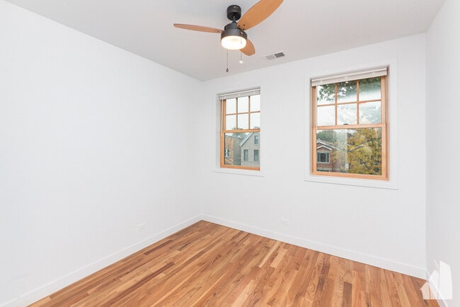 Building Photo - 806 S Claremont Ave