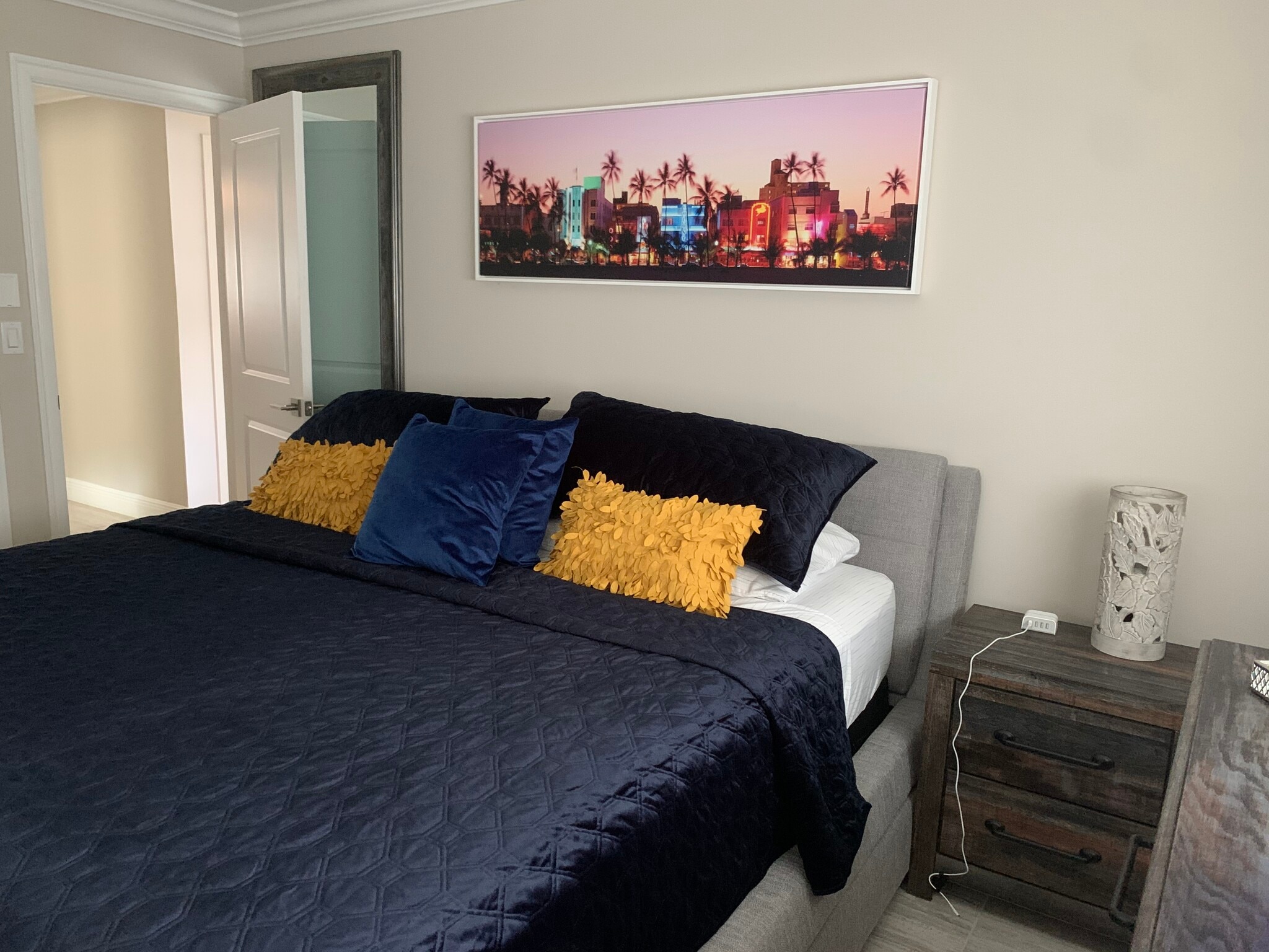 Building Photo - 5330 Bayshore Ave