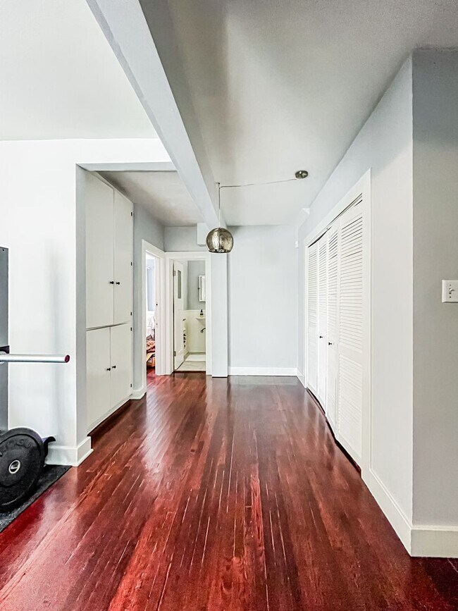 Building Photo - Unfurnished Light Filled Modern Spanish Home in Hollywood Hills